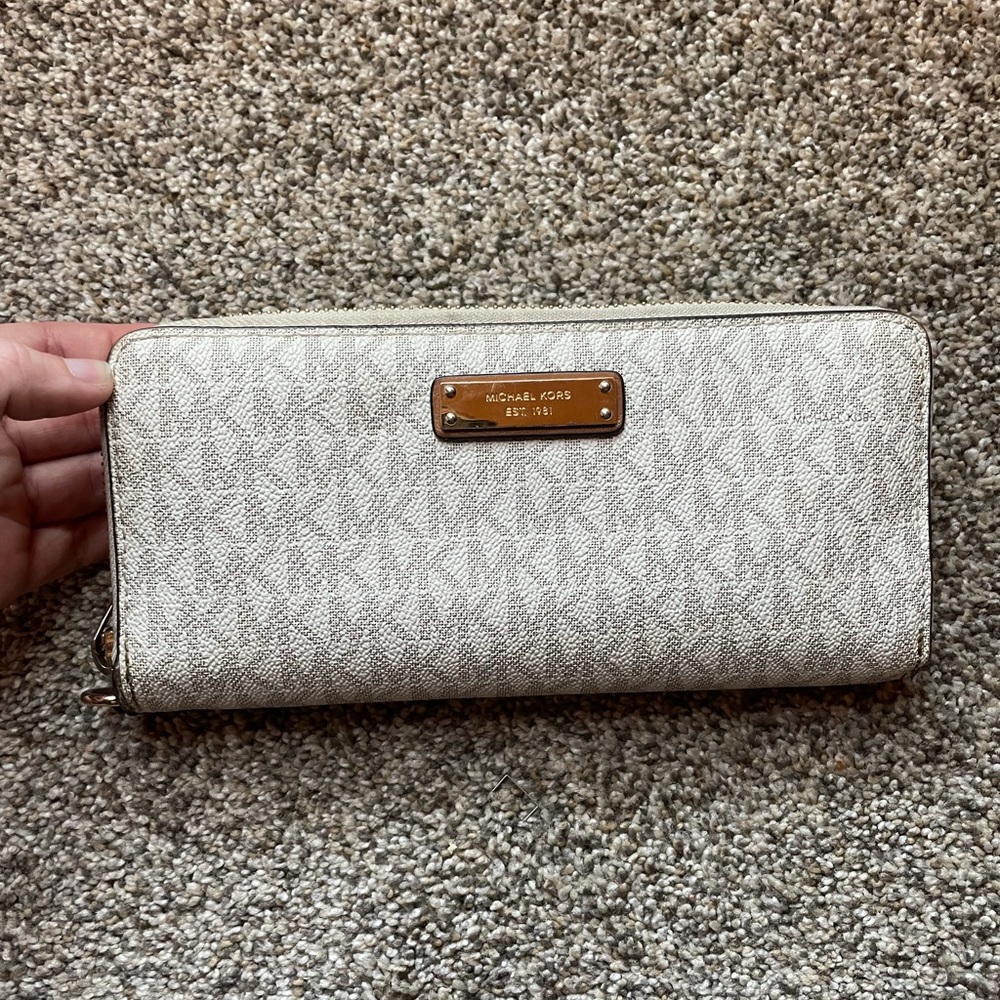 Women’s Michael Kors wallet